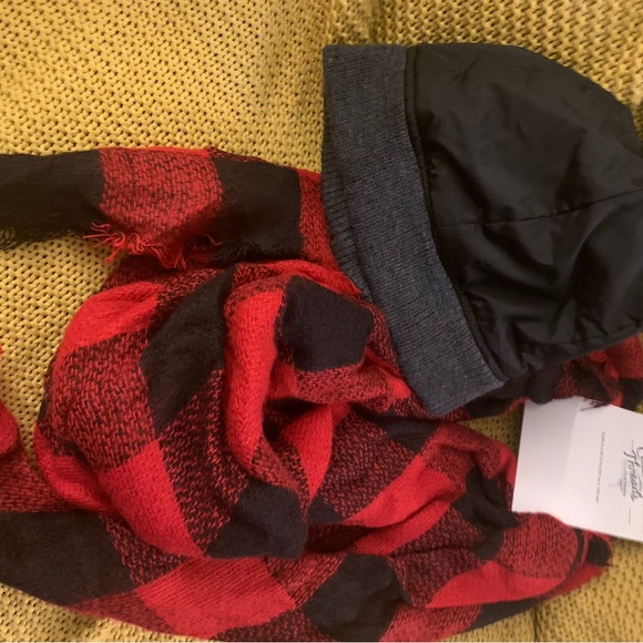 Beanie and Infinty Scarf Set - Picture 4 of 7